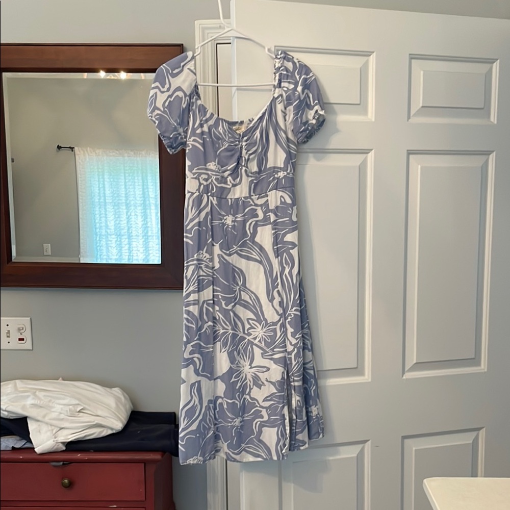 Jessica Simpson Blue and White Midi Sundress with Puff Cap Sleeves